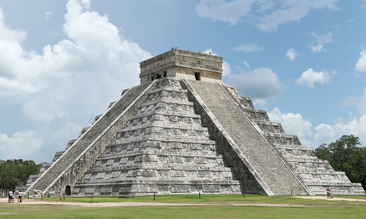 Adventure Journey: Exploring the Ancient Maya Ruins in the Depths of the Rainforest