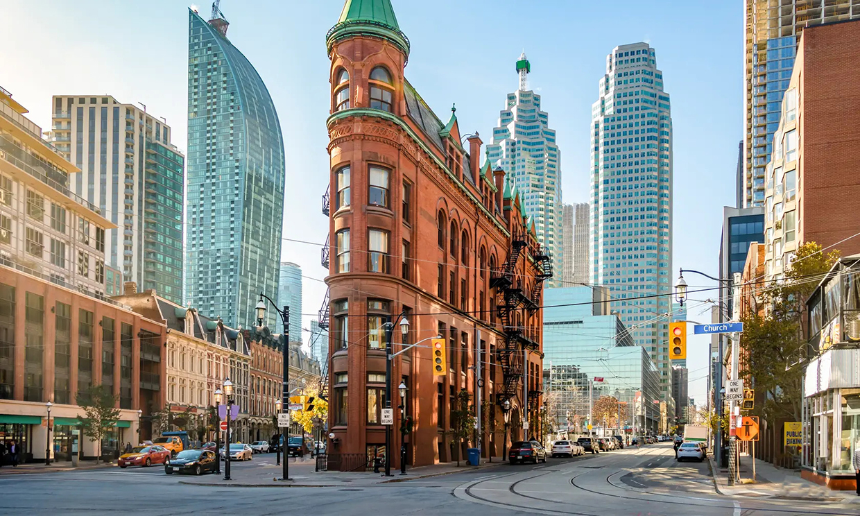 Toronto Adventure Guide: 10 Practical Tips for Exploring the Maple Leaf City